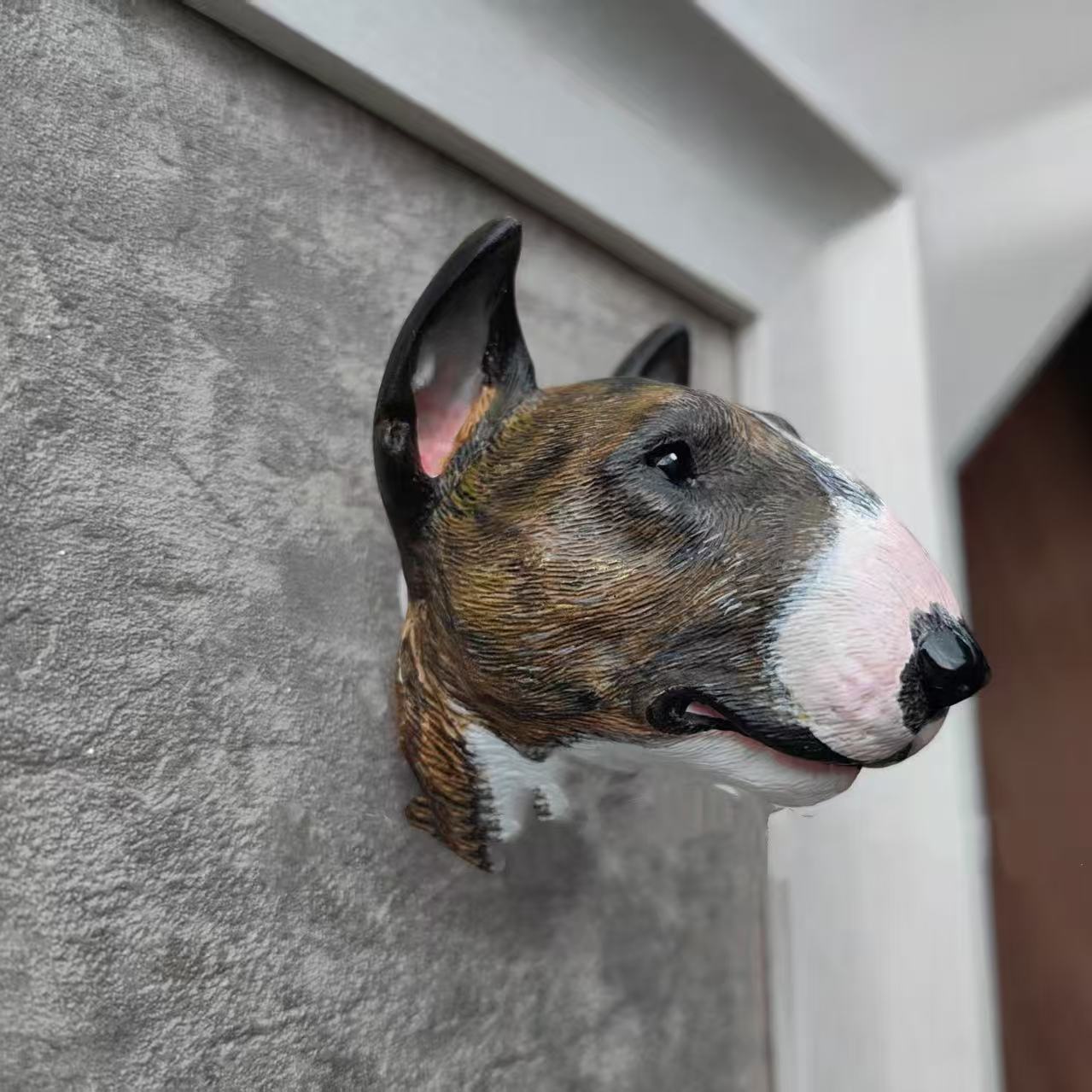 Custom magnetic plaster dog sculpture – handmade 3D pet memorial with wood frame