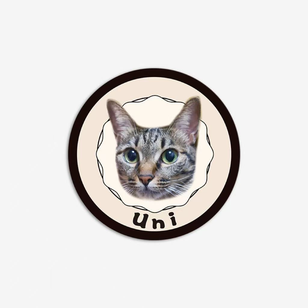 Custom cat face rug with name “Uni,” round faux shearling carpet for pet lovers.